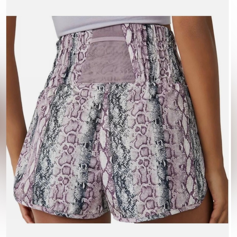 Free People Movement Women's Shorts Size S Anaconda Venom Color - Picture 2 of 3